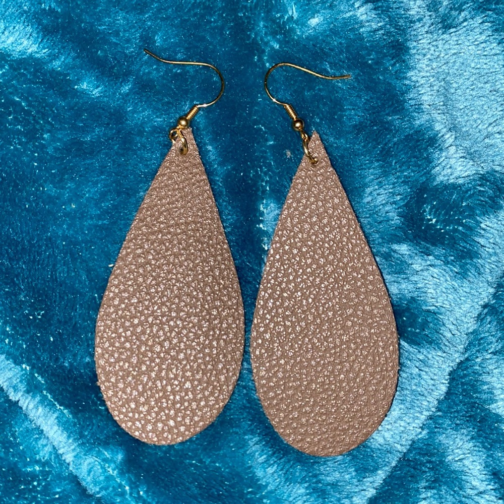 Leather earrings.